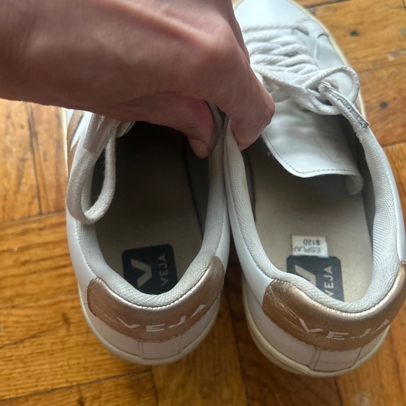 VEJA T2 CAMPO WHITE LEATHER LACE UP LOW TOP CASUAL SNEAKER Sz 6 Gold - Picture 5 of 9